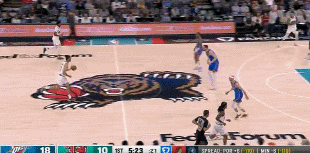 ?没收住脚啊！哈滕扑防阿尔达马三分犯规&裁判回看升一级恶犯