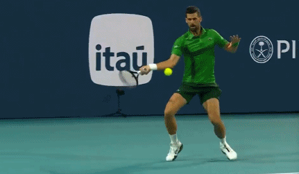 看着都累啊！德约第二盘抢七多拍后，直接瘫倒在地大喘气