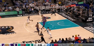 还是老道！詹姆斯防守埃迪 对抗倒地造成后者进攻犯规